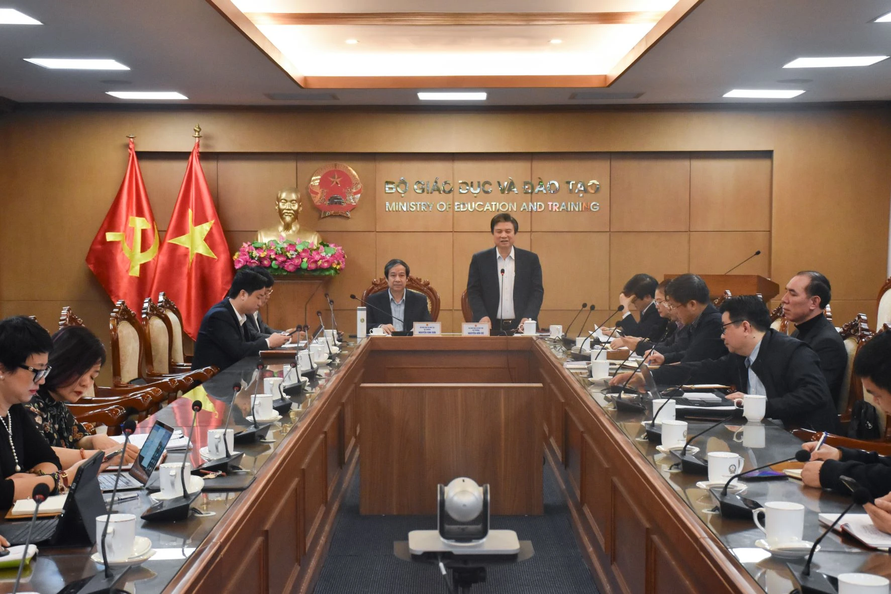 Bộ trưởng Nguyễn Kim Sơn, Thứ trưởng Nguyễn Hữu Độ chủ trì họp trực tuyến với các sở GD&ĐT về giám sát thực hiện CT GDPT 2018. Bộ trưởng Nguyễn Kim Sơn, Thứ trưởng Nguyễn Hữu Độ chủ trì họp trực tuyến với các sở GD&ĐT về giám sát thực hiện CT GDPT 2018.