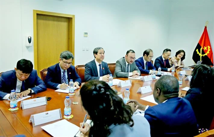 Quang cảnh buổi làm việc giữa Bộ trưởng Nguyễn Kim Sơn và Bộ trưởng Bộ Giáo dục đại học, Khoa học, Công nghệ và Đổi mới Angola Maria do Rosário Bragança. Quang cảnh buổi làm việc giữa Bộ trưởng Nguyễn Kim Sơn và Bộ trưởng Bộ Giáo dục đại học, Khoa học, Công nghệ và Đổi mới Angola Maria do Rosário Bragança.
