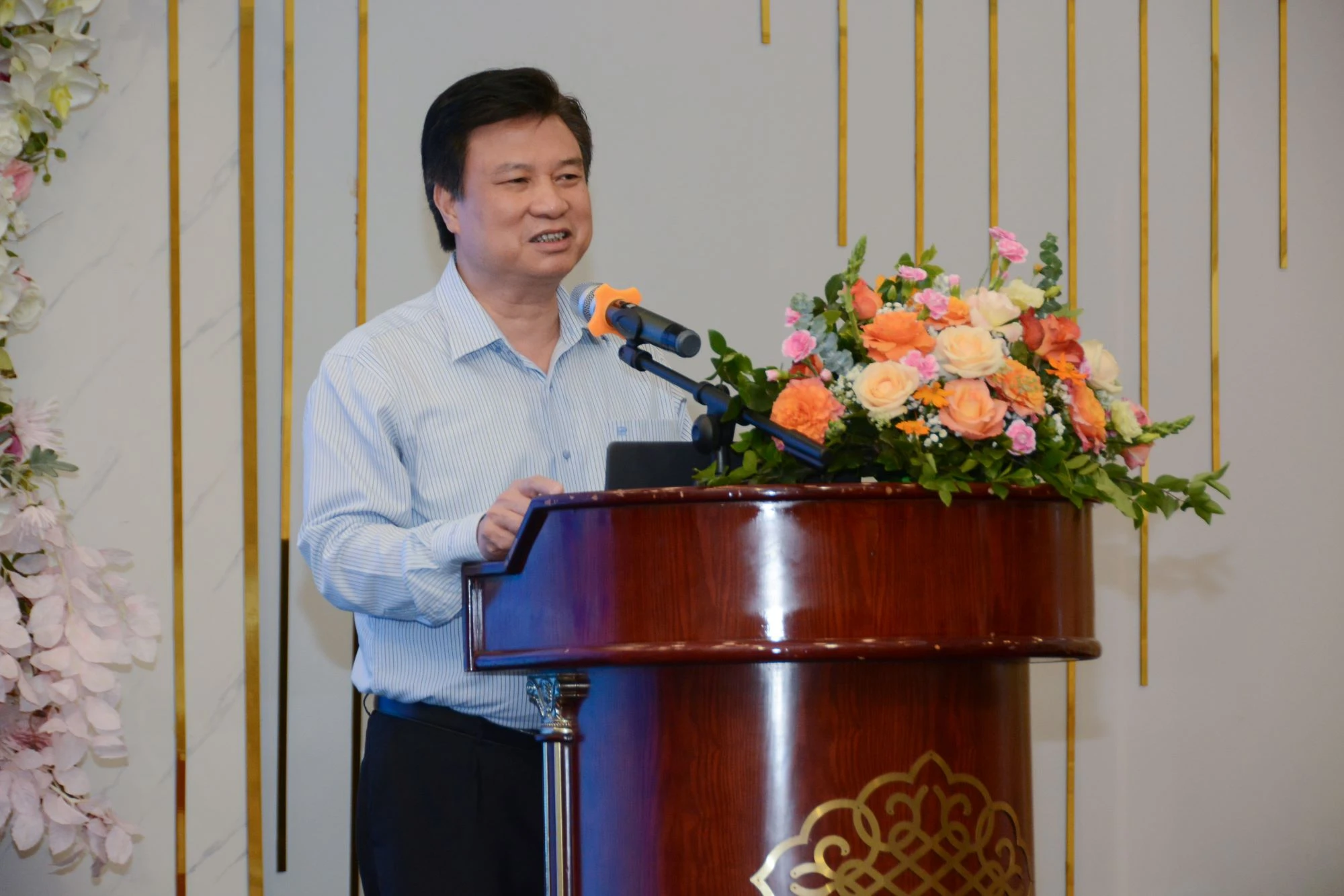 Thứ trưởng Nguyễn Hữu Độ phát biểu tại Hội nghị.