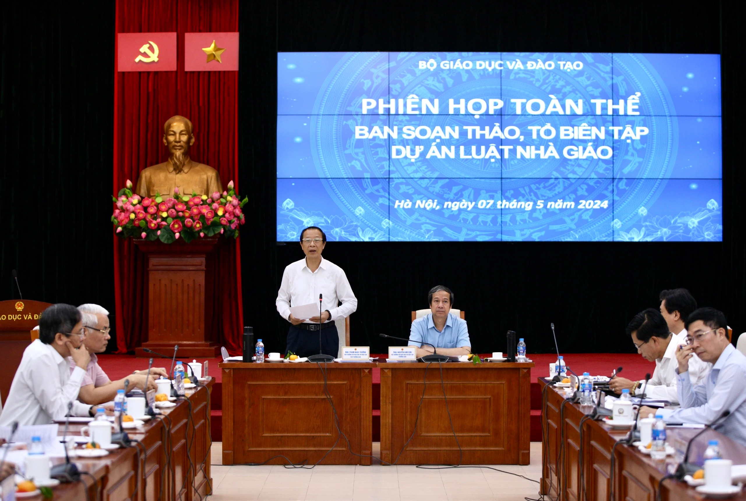 Thứ trưởng Phạm Ngọc Thưởng phát biểu tại phiên họp. Thứ trưởng Phạm Ngọc Thưởng phát biểu tại phiên họp.