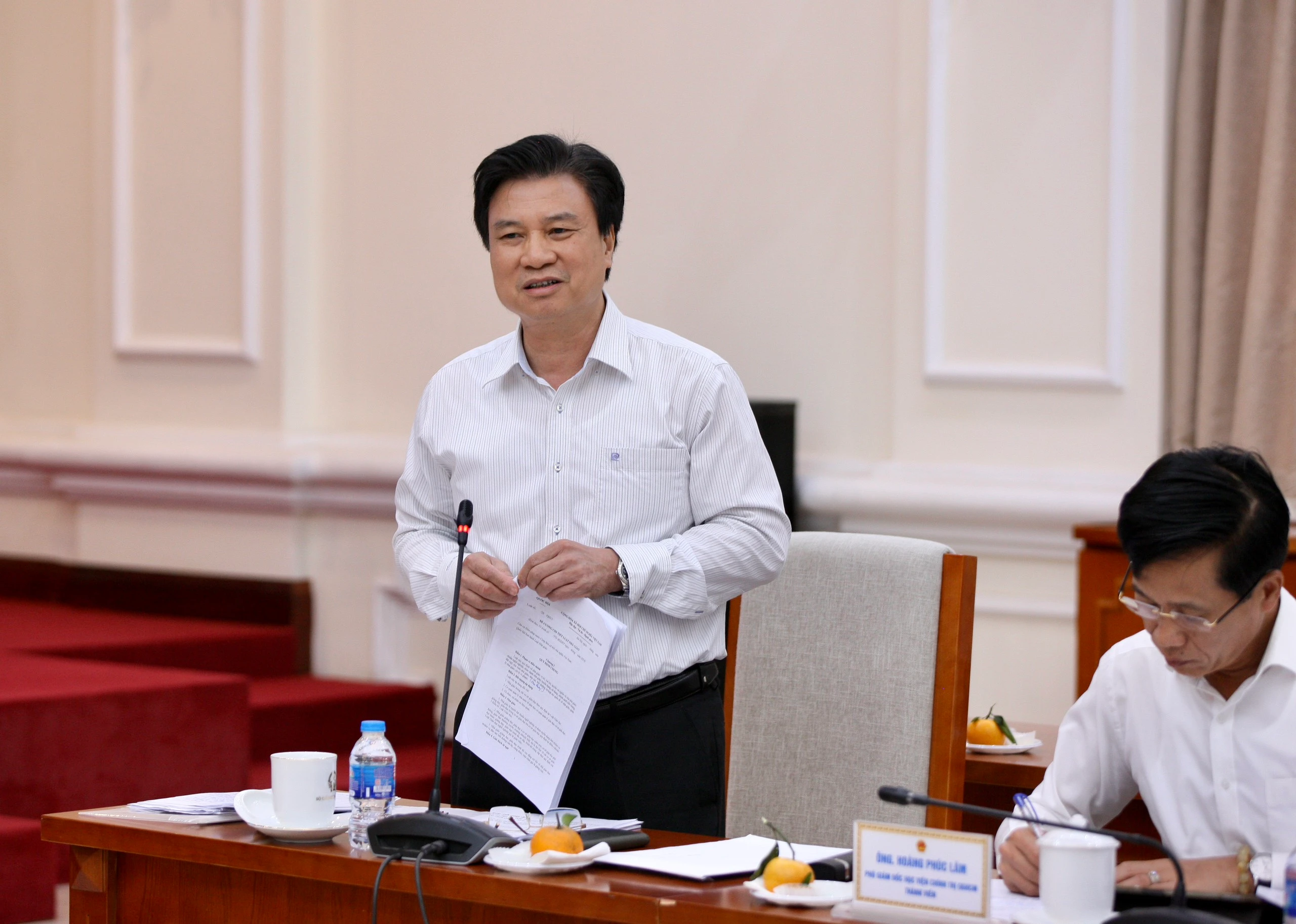 Phiên họp nhận được 10 ý kiến góp ý của các chuyên gia. Trong ảnh: Nguyên Thứ trưởng Bộ GD&ĐT Nguyễn Hữu Độ phát biểu góp ý dự thảo Luật Nhà giáo. Phiên họp nhận được 10 ý kiến góp ý của các chuyên gia. Trong ảnh: Nguyên Thứ trưởng Bộ GD&ĐT Nguyễn Hữu Độ phát biểu góp ý dự thảo Luật Nhà giáo.