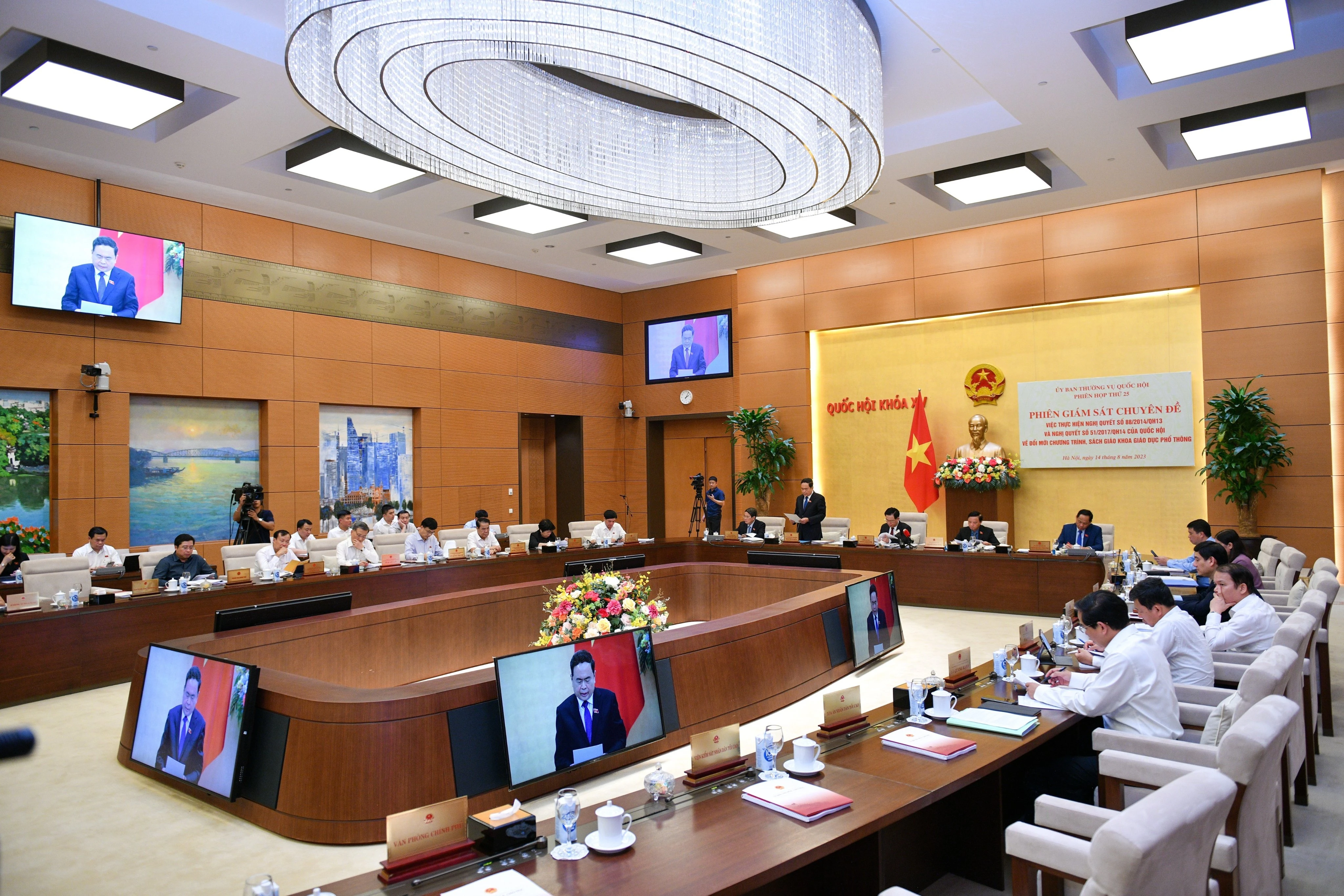 Toàn cảnh phiên họp.