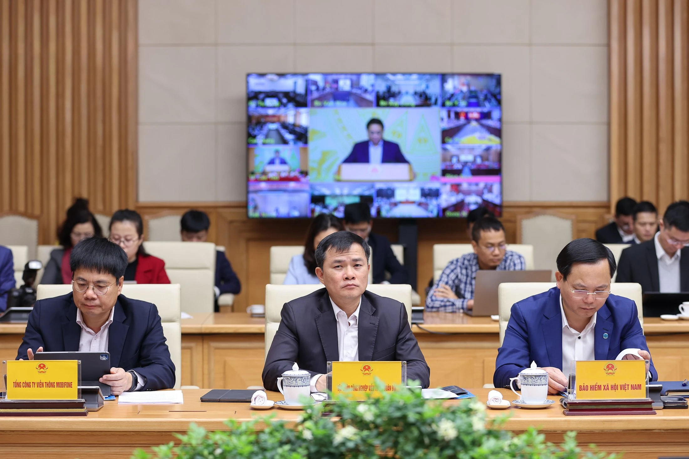 Các đại biểu dự hội nghị tại điểm cầu Chính phủ. Các đại biểu dự hội nghị tại điểm cầu Chính phủ.