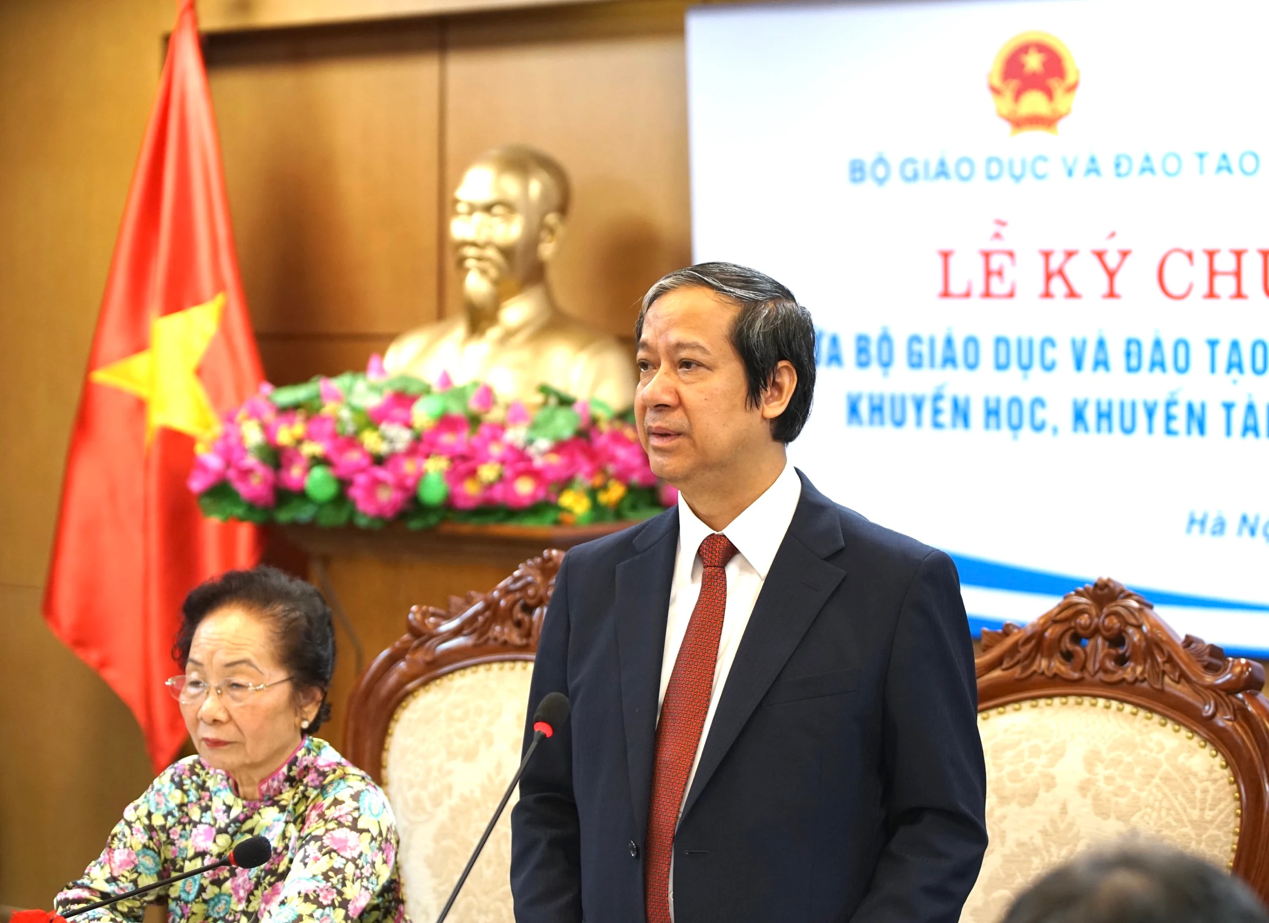 Bộ trưởng Bộ GD&ĐT Nguyễn Kim Sơn phát biểu. Bộ trưởng Bộ GD&ĐT Nguyễn Kim Sơn phát biểu.