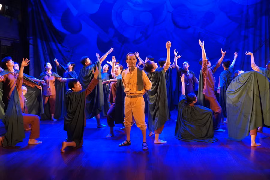 Hình ảnh trong vở kịch "Người đi dép cao su" - Ảnh Bộ VH,TT&DL.