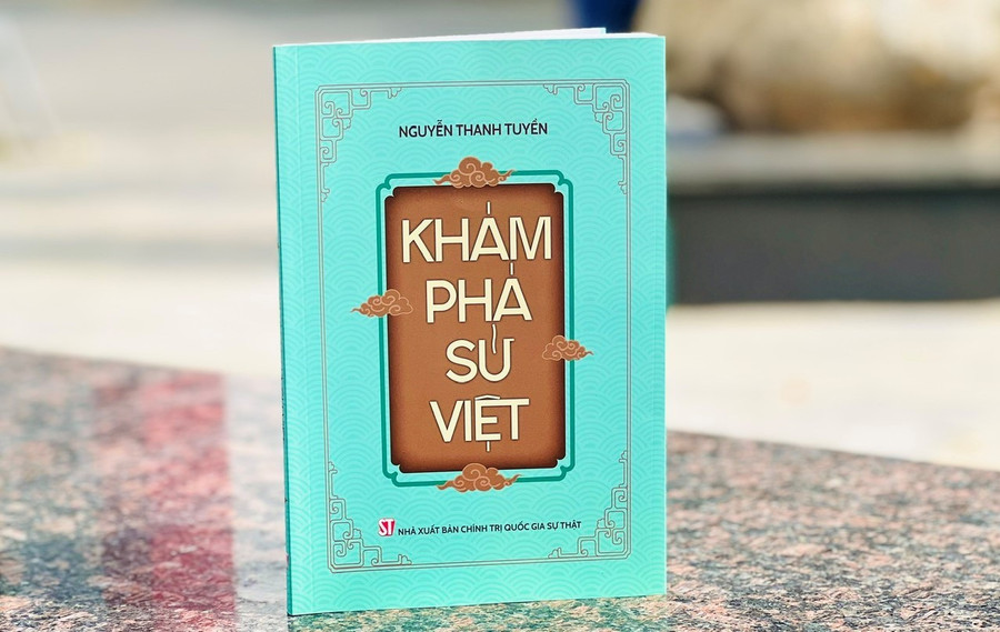 Cuốn sách chứa đựng nhiều câu chuyện lịch sử thú vị. kham-pha-su-viet-2.jpg