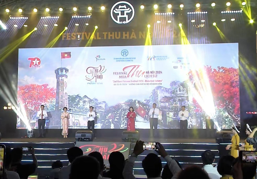 Festival Thu Hà Nội 2025 tiếp tục khai thác vẻ đẹp văn hóa, lịch sử và không gian mùa thu đặc trưng của Thủ đô - Ảnh minh hoạ.