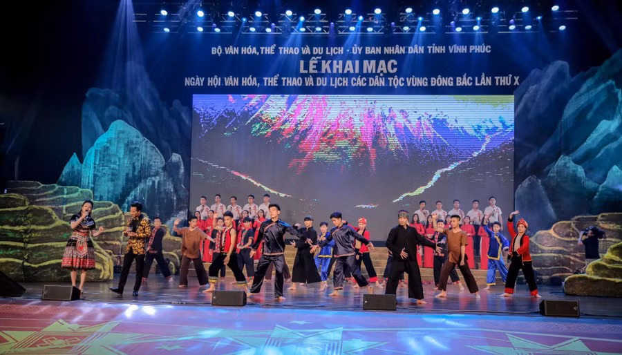 Tôn vinh giá trị văn hóa truyền thống tốt đẹp các dân tộc vùng Đông Bắc