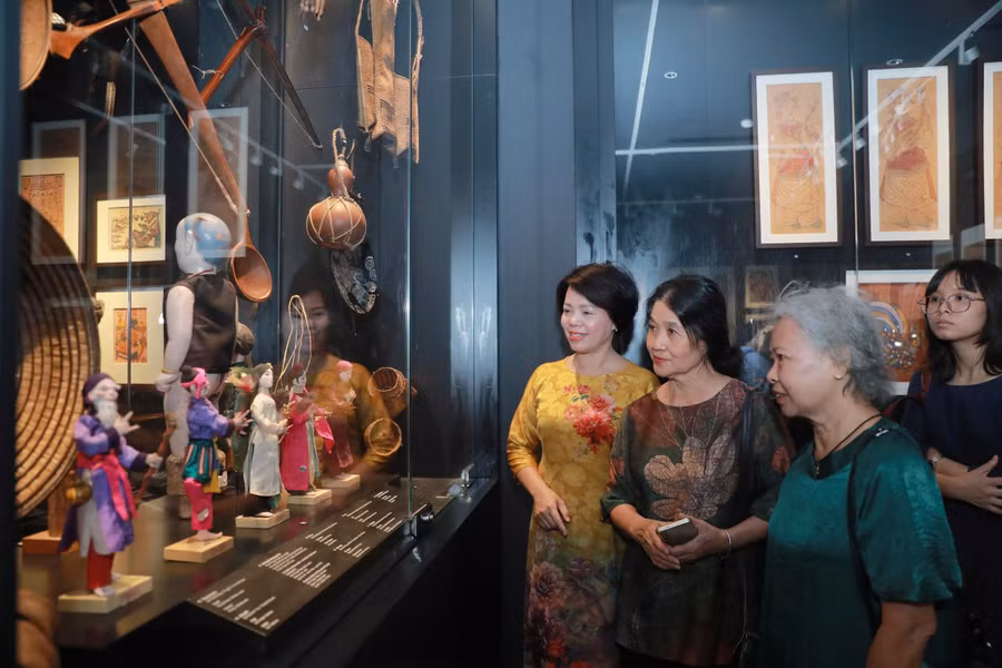 Ra mắt không gian trưng bày mỹ thuật ứng dụng và mỹ thuật dân gian