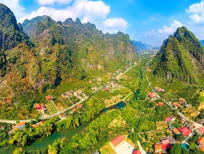 Ải Chi Lăng nhìn từ trên cao - Ảnh: ITN.