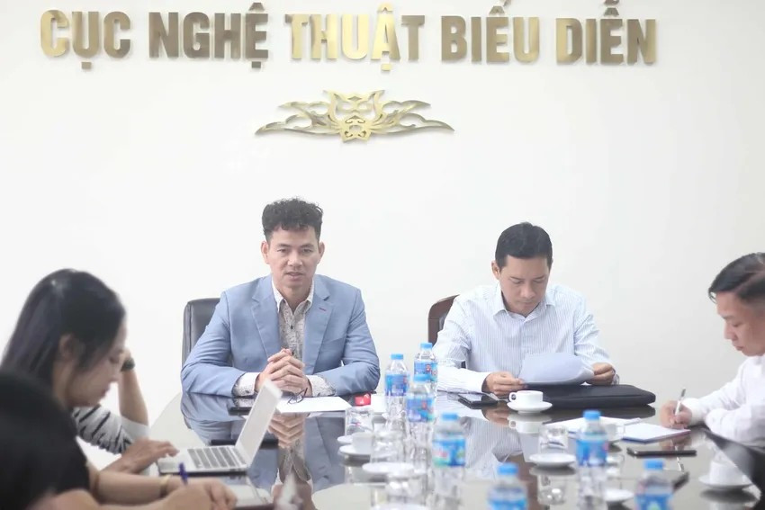 Lãnh đạo Cục Nghệ thuật biểu diễn và Cục Phát thanh, Truyền hình và Thông tin điện tử trong buổi làm việc ngày 27/10 - Ảnh: Viết Thịnh. chan-chinh-2.jpg