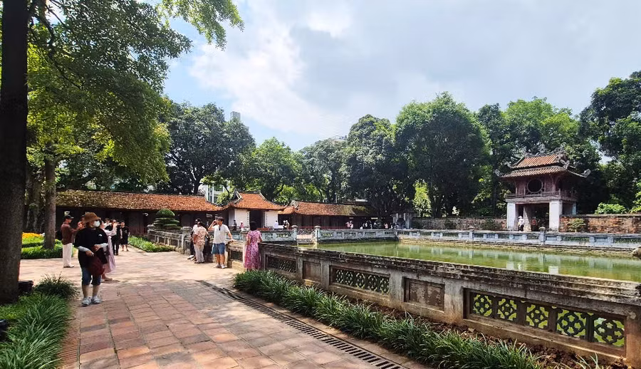 Các Ban Quản lý di tích - danh thắng: Văn Miếu-Quốc Tử Giám, Nhà tù Hỏa Lò và các địa phương khẩn trương thực hiện các biện pháp phòng, chống trước bão Wipha - Ảnh minh họa.