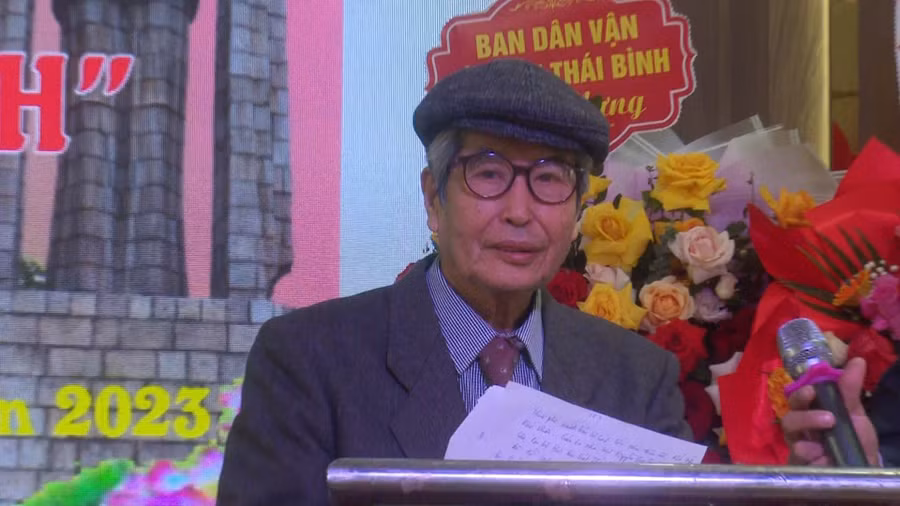 Nhà văn Minh Chuyên được phong danh hiệu Anh hùng lao động