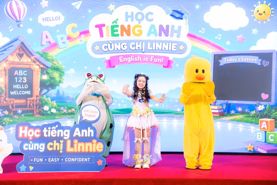 464-ngo-cam-linh-xinh-sang-tao-tu-tin-lam-chu-san-khau.jpg