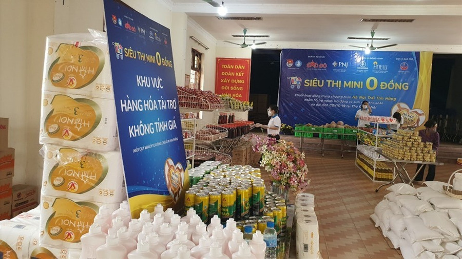 Phối hợp triển khai “Siêu thị mini 0 đồng” Hà Đông – Eurowindow Holding nối dài vòng tay nhân ái giữa mùa dịch. 6.jpg