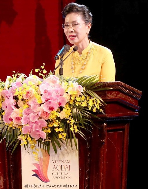 TS. Đặng Thị Bích Liên – Chủ tịch Hiệp hộiÁo dài Việt Nam. ao-dai-2.jpg