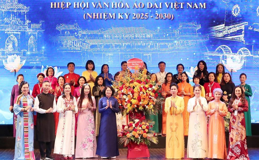 Hiệp hội Văn hóa Áo dài Việt Nam được thành lập nhằm tôn vinh, lan tỏa giá trị di sản áo dài. ao-dai-1.jpg