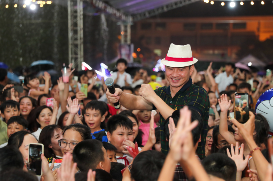 Tại Ngày hội Thế giới tuổi thơ lần thứ 26, các em nhỏ sẽ được giao lưu cùng NSND Xuân Bắc và NSND Tự Long (ảnh minh họa ITN).