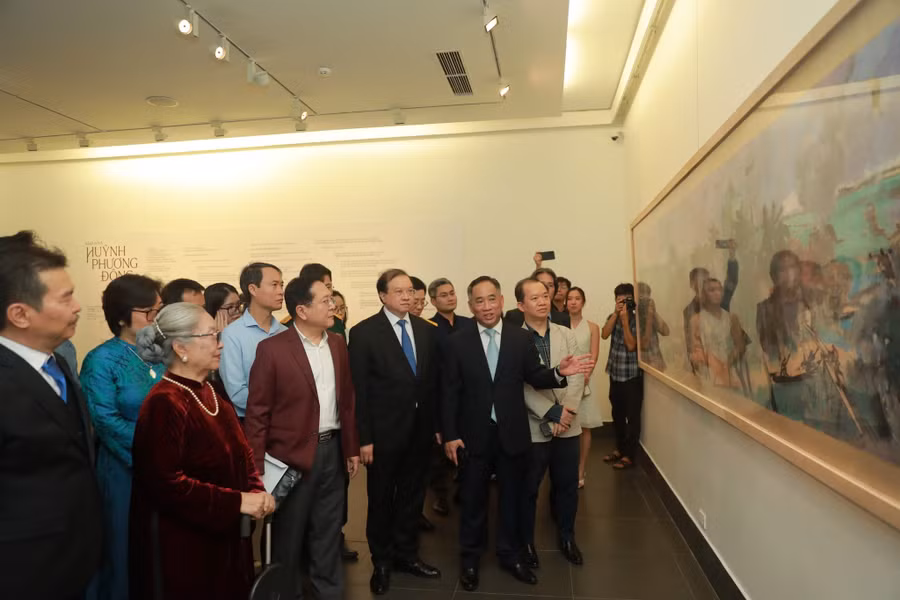 Bức tranh dài hơn 7m của cố hoạ sĩ Huỳnh Phương Đông lần đầu ra mắt công chúng