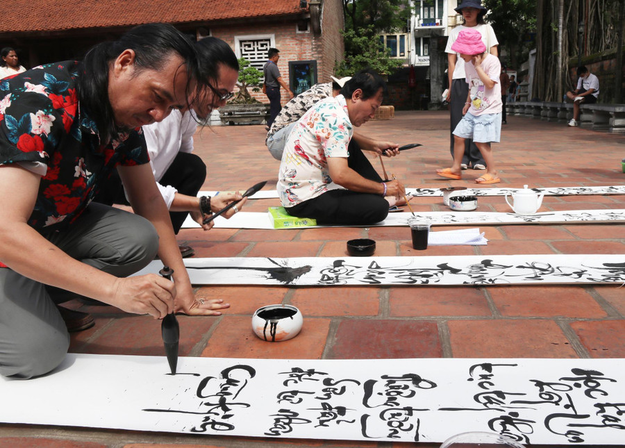 'Nghiên bút còn thơm' hội tụ hàng trăm tác phẩm thư pháp đẹp mắt