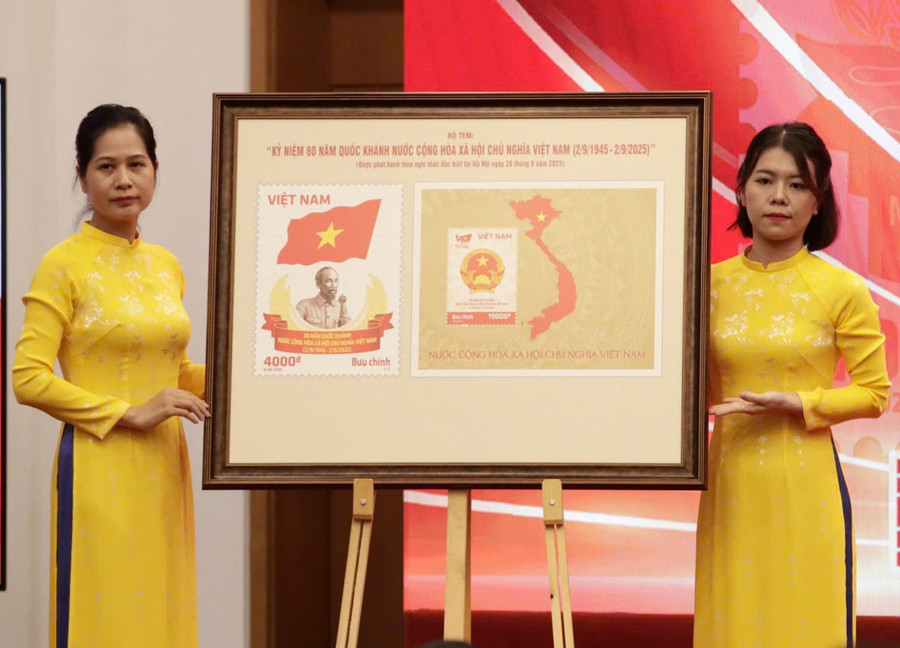 Giới thiệu bộ tem bưu chính Kỷ niệm 80 năm Quốc khánh. tem-bac-ho-2.jpg