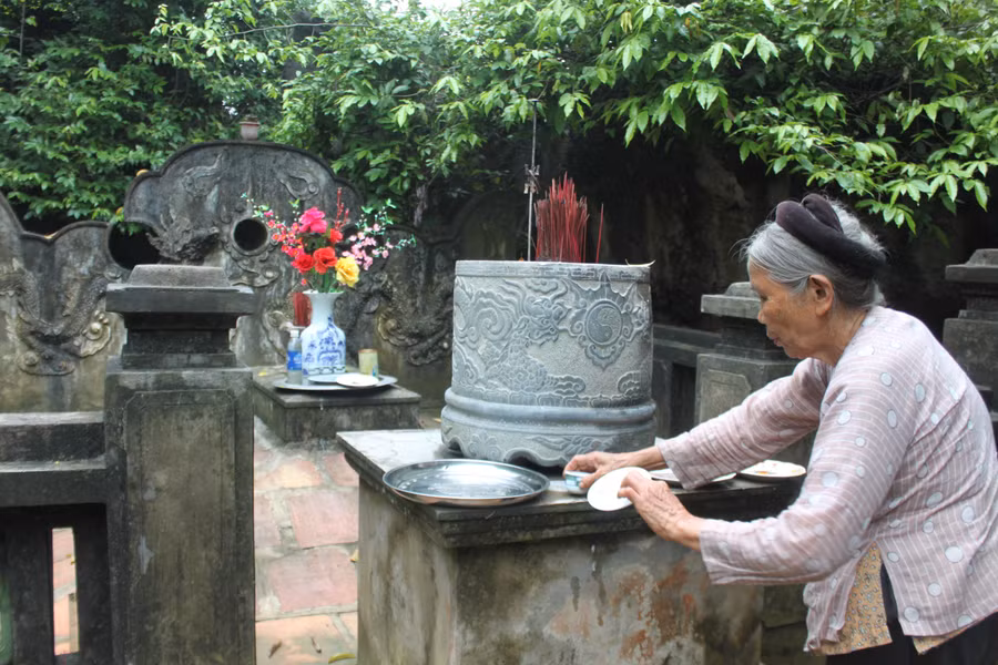 Mộ vua Đinh trên núi Yên Mã thuộc cố đô Hoa Lư. Ảnh: T. Hoà