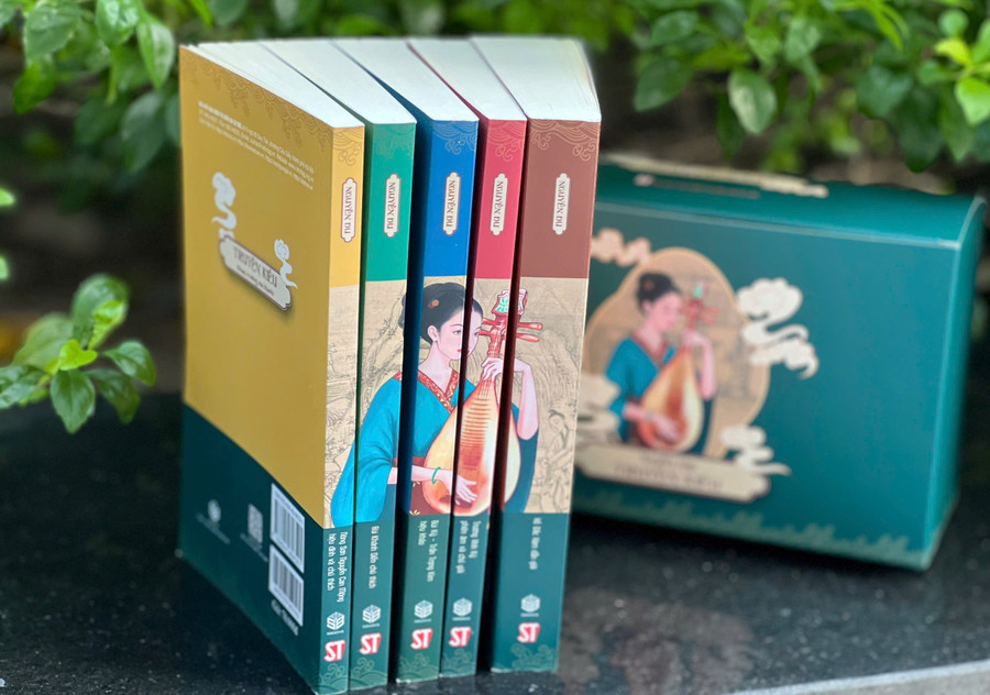 5 cuốn sách về Truyện Kiều - vốn là những công trình khảo cứu tâm huyết của các học giả lớn cuối thế kỷ 19, đầu thế kỷ 20.