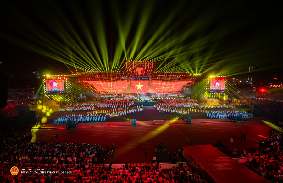 Thủ tướng đề nghị đẩy mạnh bảo tồn và phát huy các giá trị văn hóa truyền thống tốt đẹp, giàu bản sắc - Ảnh: Bộ VHTT&DL.