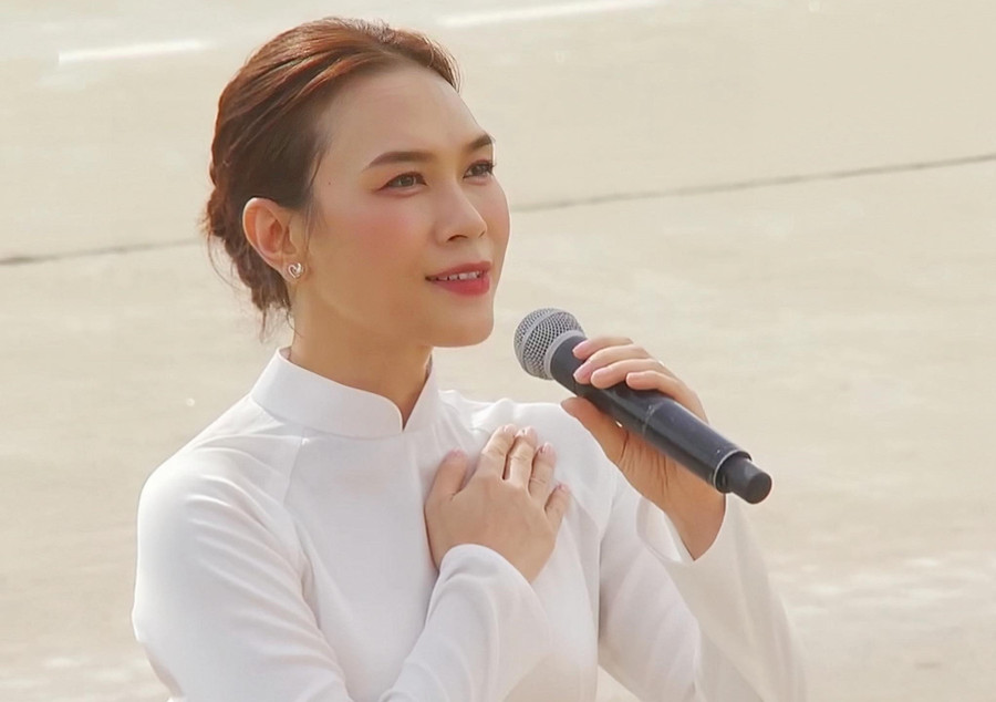 Ca sĩ Mỹ Tâm nối tiếp làn sóng những nghệ sĩ giúp đỡ đồng bào chịu ảnh hưởng bởi bão lũ.