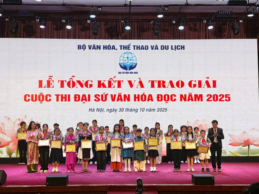 Ban tổ chức đã trao 15 giải tập thể và 140 giải cá nhân.