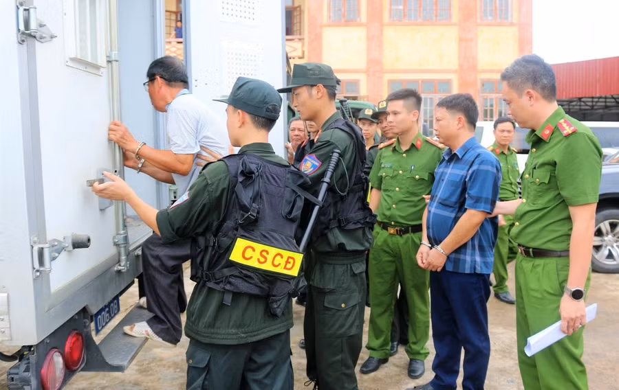 bat lanh dao xã nam dinh 4.jpg