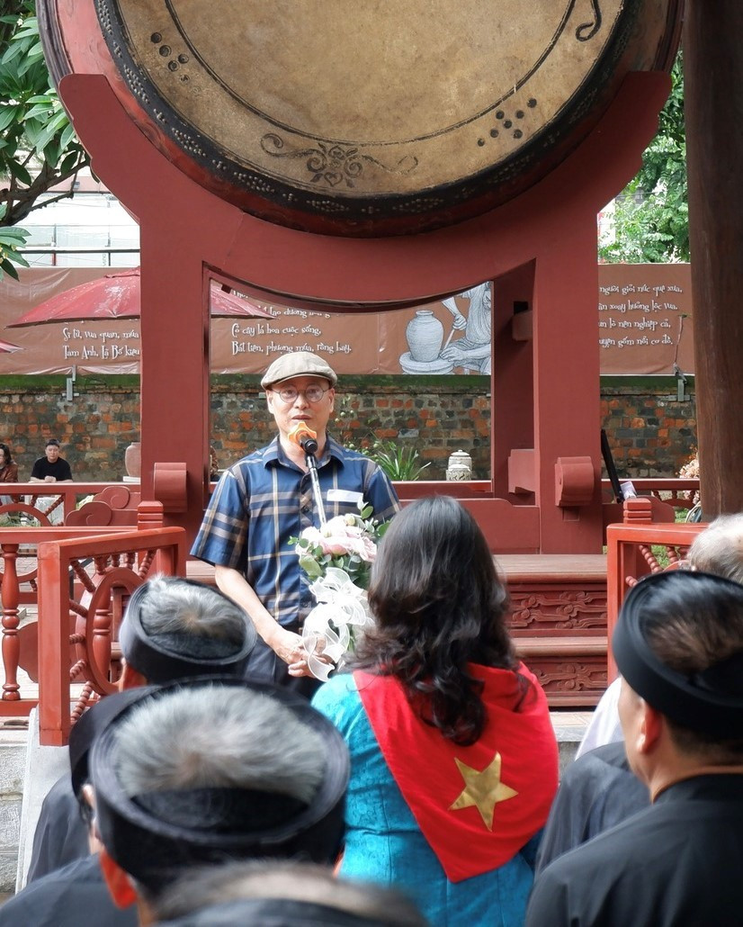 Nghệ nhân Nguyễn Đức Công. gom-2.jpg
