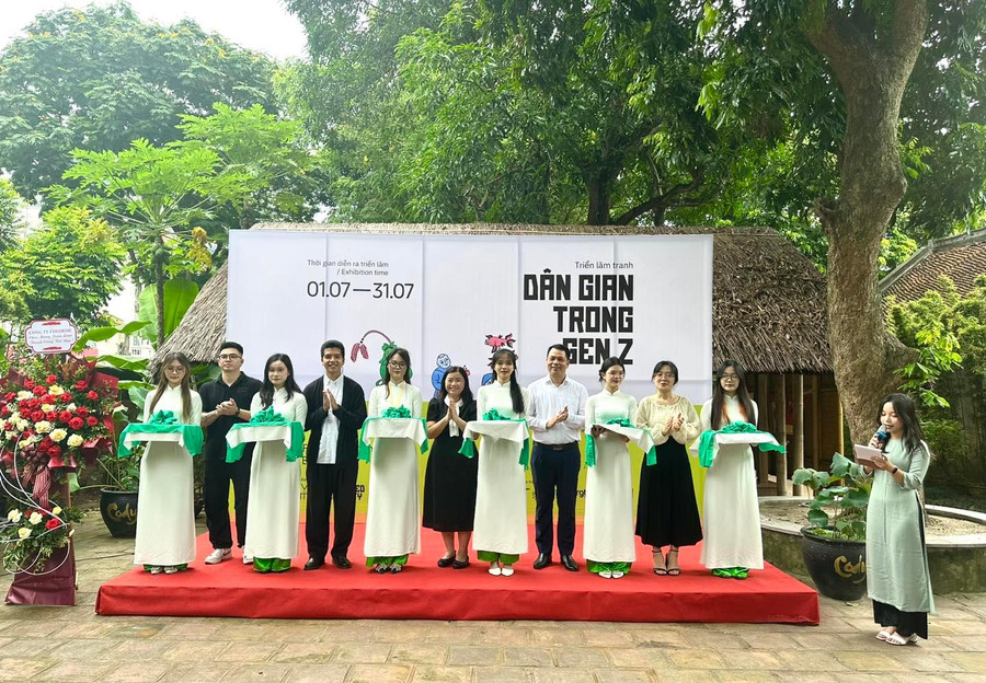 Họa sĩ Gen Z ‘phô bày’ góc nhìn mới về tranh dân gian