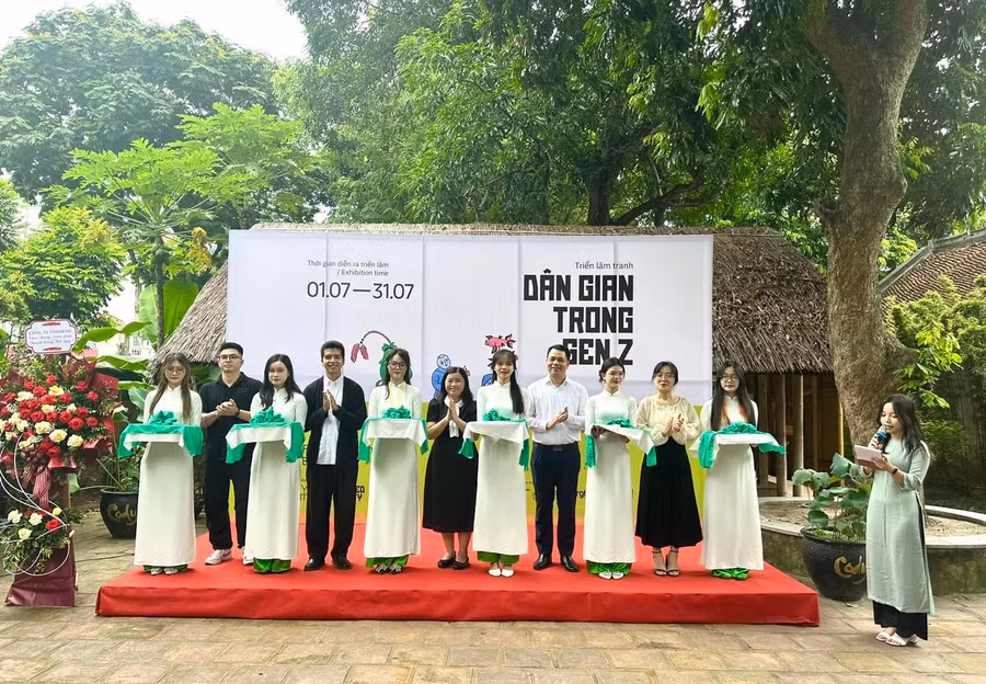 Họa sĩ Gen Z ‘phô bày’ góc nhìn mới về tranh dân gian