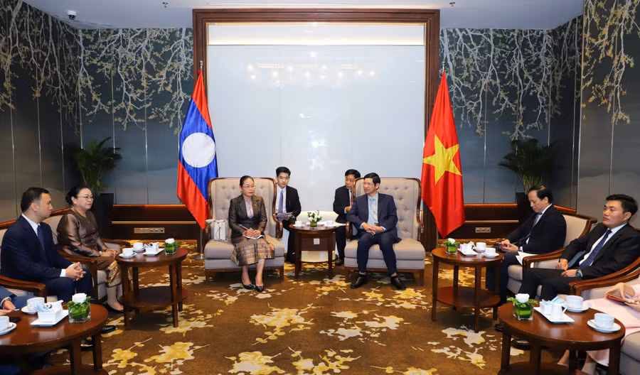 Ông Hồ An Phong - Thứ trưởng Bộ VH,TT&DL và bà Darany Phommavongsa - Thứ trưởng Bộ Văn hóa và Du lịch Lào - Ảnh: Bộ VH,TT&DL.