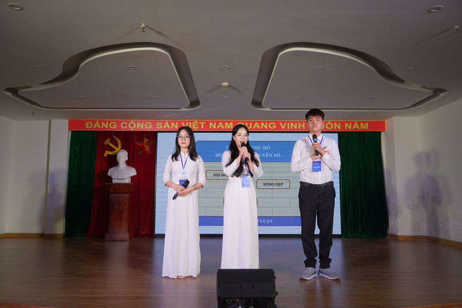 Cuộc thi thu hút hơn 100 đội đến từ các trường hoc và tổ chức thanh niên trên địa bàn Hà Nội.