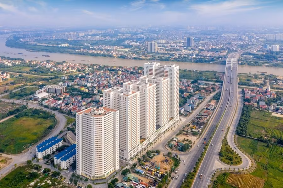 Vị trí gần sông mang lại không gian thoáng mát, tốt cho sức khỏe.