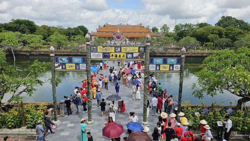 Trong 10 tháng đầu năm 2025, thành phố Huế đón khoảng 5,39 triệu lượt khách. hue-1.jpg