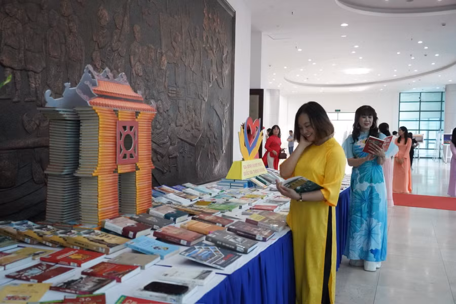 Trao bằng khen cho 87 gia đình văn hóa Thủ đô tiêu biểu