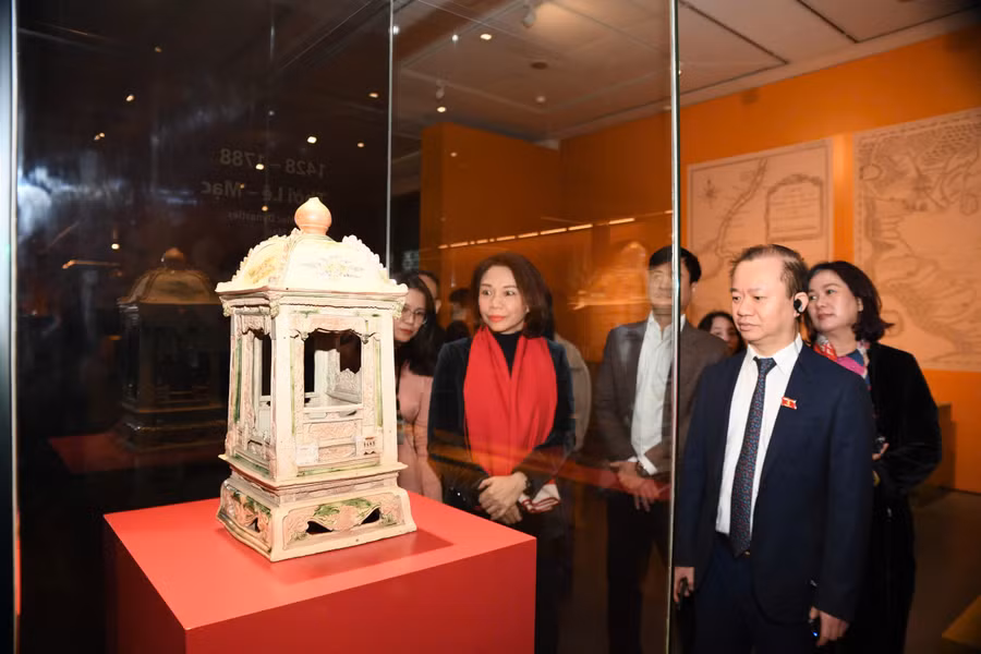 Cùng với trưng bày “Long Mã khai văn”, Bảo tàng Hà Nội chính thức công bố hệ thống trưng bày thường xuyên mới gồm hơn 7.000 tài liệu, hiện vật - Ảnh: BTC.