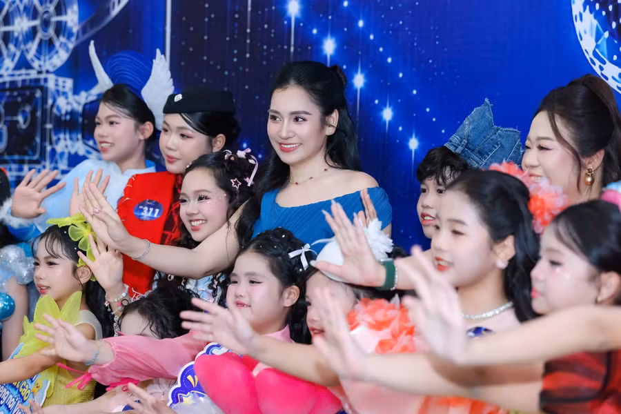 Vòng Tứ kết “Ngôi sao MC nhí truyền hình” thuộc cuộc thi Tìm kiếm Tài năng MC nhí Toàn quốc 2026 quy tụ hơn 300 thí sinh.