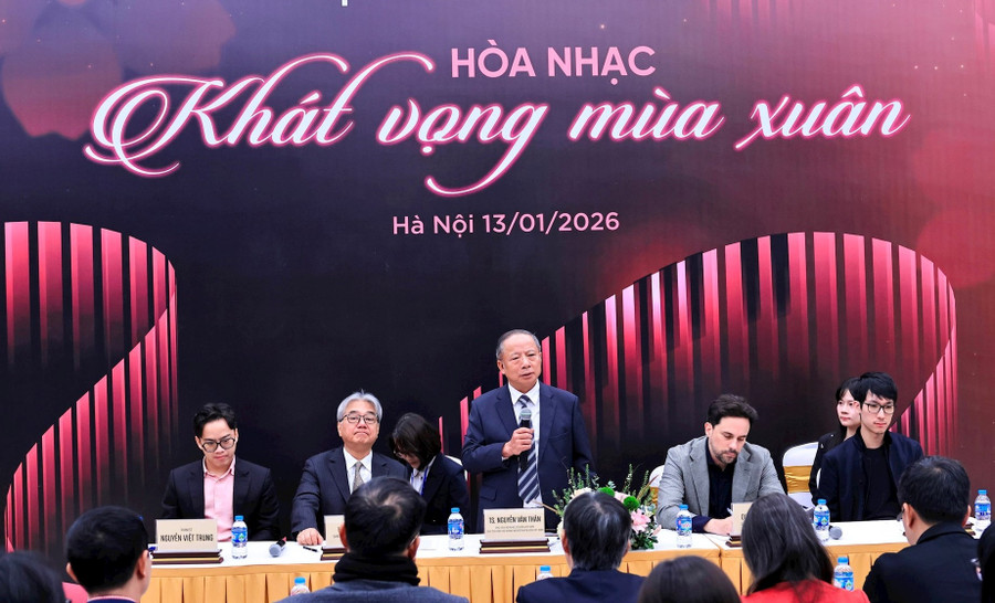 TS Nguyễn Văn Thân, Chủ tịch Hội Nhạc cổ điển Việt Nam thông tin về chương trình. Ảnh: BTC