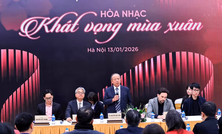 TS Nguyễn Văn Thân, Chủ tịch Hội Nhạc cổ điển Việt Nam thông tin về chương trình. Ảnh: BTC