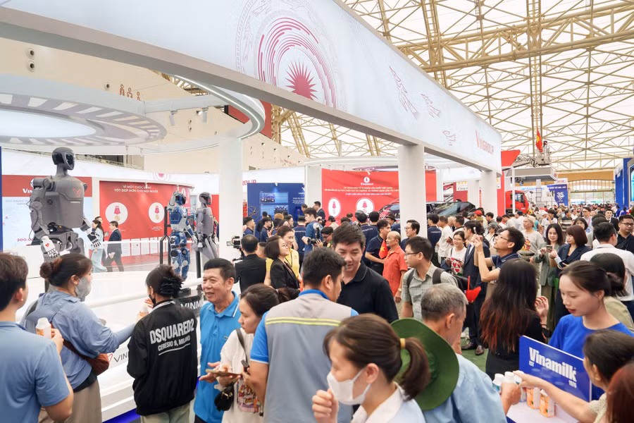 Riêng ngày 1/9, lượng khách tham quan Triển lãm thành tựu Đất nước đạt hơn 1 triệu lượt.