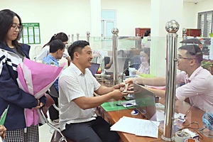 Em Nguyễn Thanh Loan là 1 trong 6 trường hợp đầu tiên tại tỉnh Hưng Yên đã được giải ngân theo chương trình cho vay học ngành STEM. (ảnh: Thế Anh)