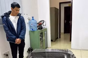 Thành cùng tang vật tại thời điểm bị bắt giữ.