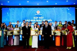 Nhà giáo Ưu tú Mai Thị Bích Nguyện là 1 trong 200 nhà giáo tiêu biểu giai đoạn 1982-2022 được Bộ GD&ĐT vinh danh. Ảnh NVCC