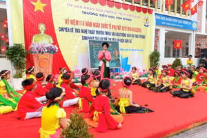 Tiết sinh hoạt câu lạc bộ “Em yêu làn điệu dân ca”.