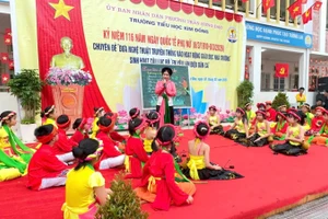 Tiết sinh hoạt câu lạc bộ “Em yêu làn điệu dân ca”.