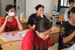 Trường Giáo dục chuyên biệt Hưng Yên được thành lập trên cơ sở hợp nhất Trường phục hồi chức năng và dạy nghề cho người khuyết tật Tiên Lữ và Khoái Châu.